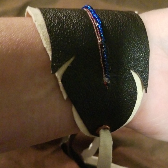 Leather Feathers -bag charm or bracelet - Picture 3 of 5